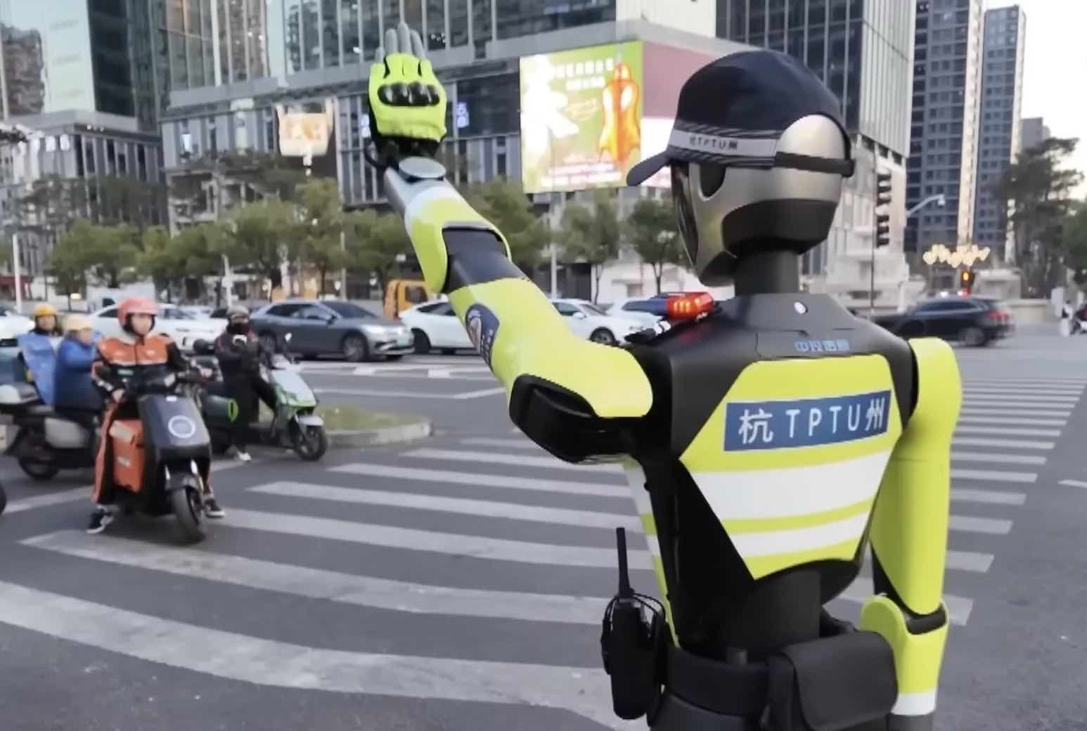 China Turunkan Robot Polisi Lalu Lintas, Ribuan Pelanggaran Langsung Terdeteksi