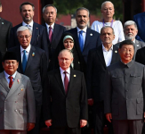 Prabowo Hadiri Parade Militer di Beijing, Berdiri Sejajar dengan Xi Jinping dan Putin