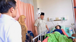 Prabowo Jenguk Korban Kecelakaan Kereta di RSUD Bekasi, Pastikan Penanganan Optimal
