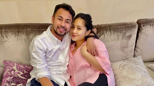 Raffi Ahmad dan Nagita Slavina Kunjungi Panti di Bali, Ajak Anak-anak untuk Berbagi