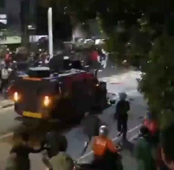 Ojol Tewas Dilindas Rantis Brimob Saat Demo Pejompongan, Massa Sempat Kepung Kendaraan