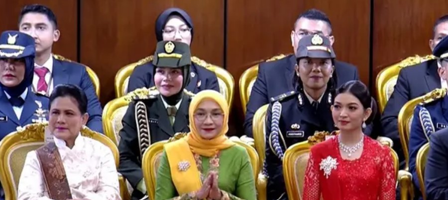 Kebaya Merah Jadi Outfit Selvi Ananda di Pelantikan Presiden & Wakil Presiden