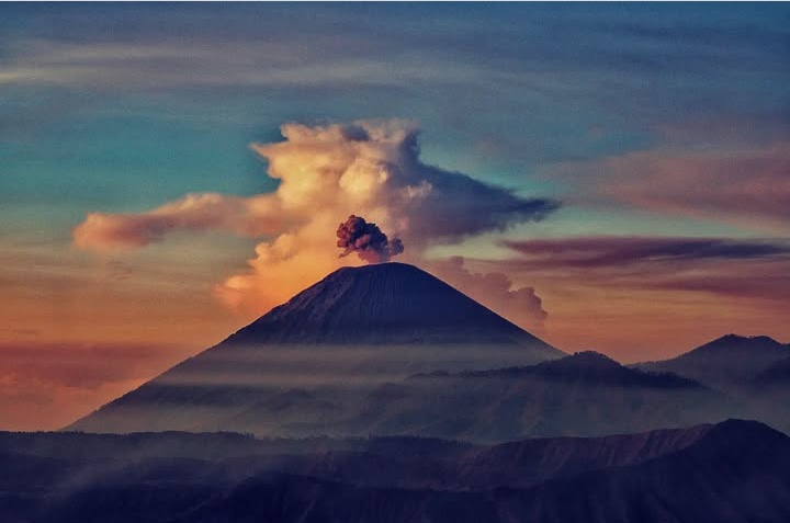 Gunung Semeru Erupsi 4 Kali, Masyarakat Dihimbau Waspada