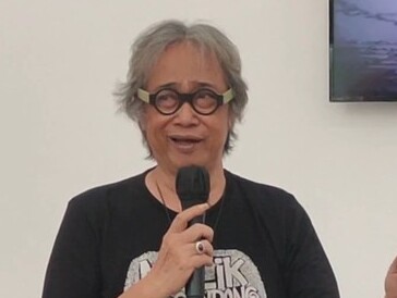 Butet Kartaredjasa Hadiahkan Lukisan Punakawan untuk Paus Leo XIV
