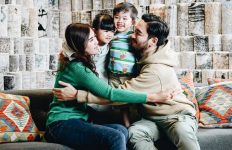 Jeje Govinda Unggah Foto Keluarga Bareng Syahnaz: kita memilih untuk