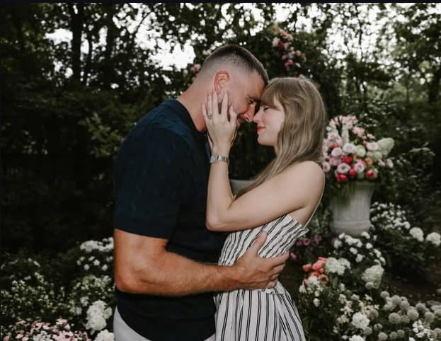 Taylor Swift Resmi Dilamar Travis Kelce, Bagikan Momen Romantis di Tengah Taman Bunga