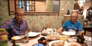 Usai Sholat Jumat, Sandiaga Uno Dijamu Masakan Sehat dari Sang Ibu dan Istrinya