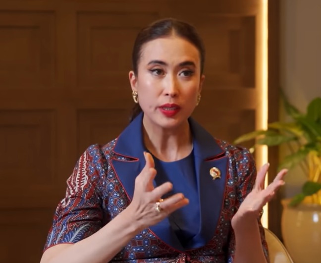 Menpar Widi Klarifikasi Isu Air Galon, Kunker dan Foto Fashion di Podcast Helmy Yahya