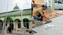 Wujudkan Kepedulian, Masyarakat Kelurahan Air Kepala Tujuh Renovasi Halaman Masjid