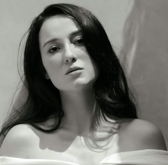 Melahirkan Anak Kedua, Julie Estelle Ungkap Nama Sang Putra