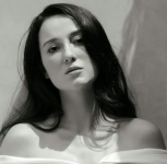 Melahirkan Anak Kedua, Julie Estelle Ungkap Nama Sang Putra