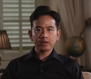 Gibran Jawab Isu Ijazah: “Kalau Nggak Lulus SMA, Nggak Mungkin Bisa Kuliah”