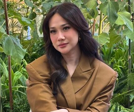 Bukan Perawatan Mahal, Ini Cara Bunga Citra Lestari Jaga Kulit Tetap Glowing Di Usia 43
